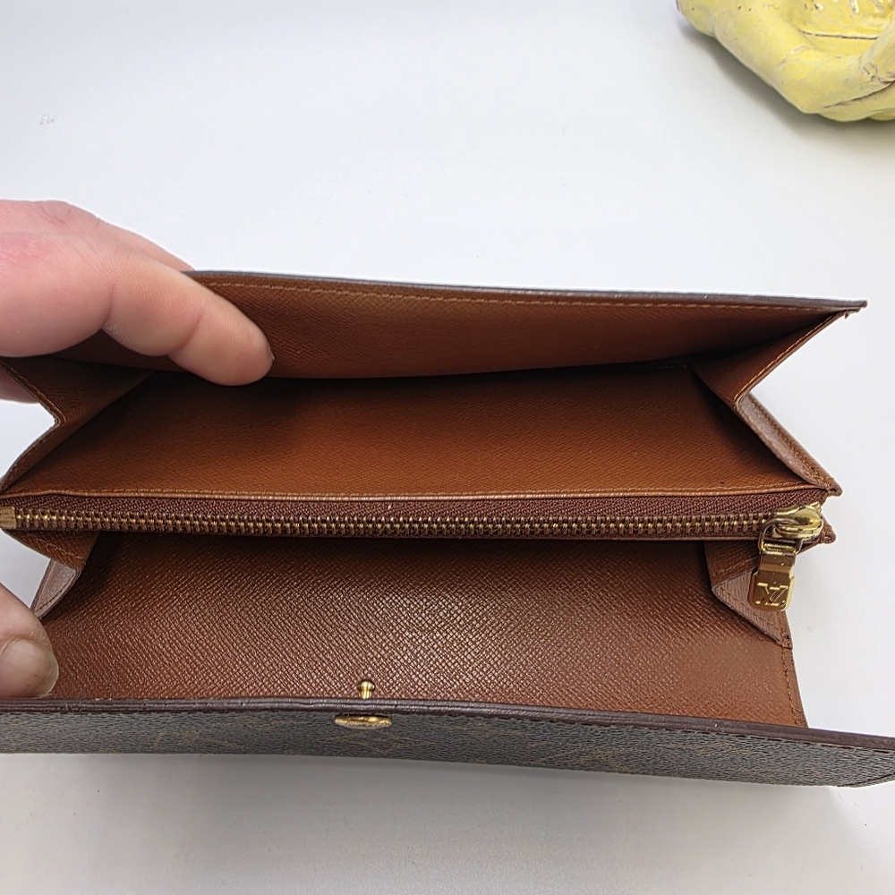 Authentic Vintage Louis Vuitton Monogram Sarah Wallet - Date Code TH0929 - Picture 8 of 11